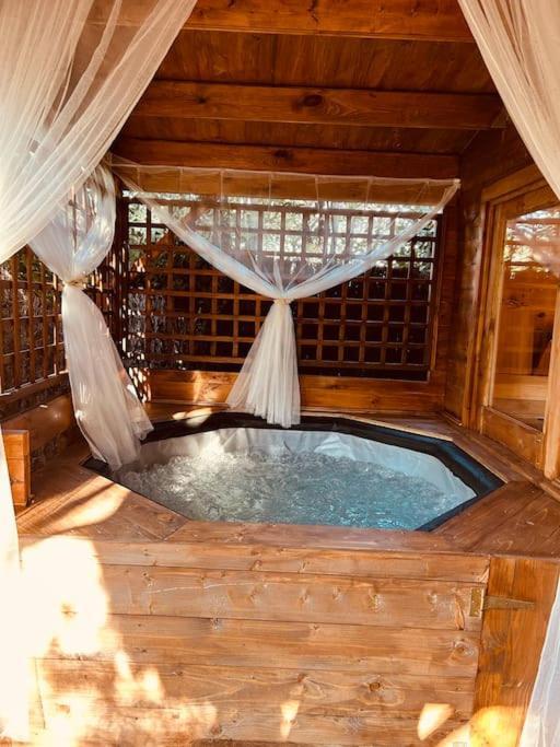 Chalet Bois Jacuzzi Bessan Ngoại thất bức ảnh